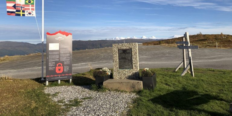 Information boards on top of Korgfjellet in memory of Blodveien. Okstindan in the background.