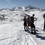 Skiers on a sunny day in Korgfjellet