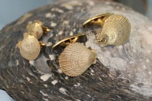 Golden cuff links with shells, made by goldsmith Merete Mattson.
