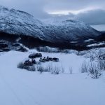 Winterparking at Melkarhella, with a view down the Leirskarddalen valley.